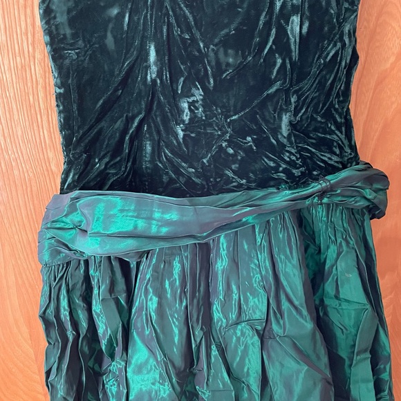 Vintage Patty O’Neil forest green crushed velvet & taffeta party dress, size 6 - Picture 3 of 11